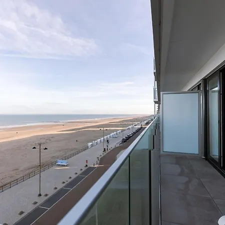 Cosy With Terrace Overlooking The Sea Appartamento